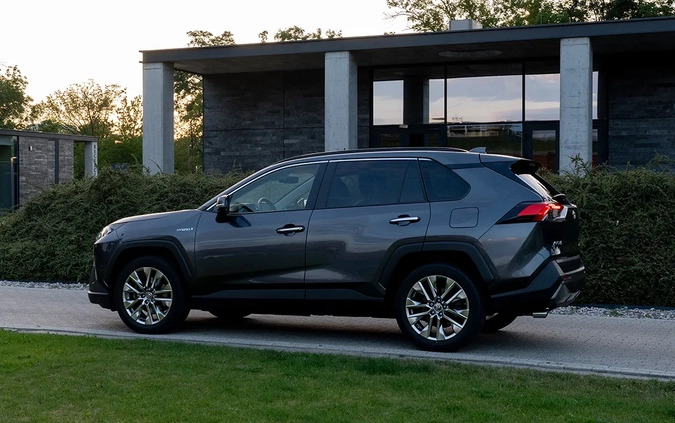 Toyota RAV4 cena 187000 przebieg: 29476, rok produkcji 2021 z Płock małe 631